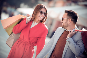 Canvas Print -  Beautiful young couple enjoying in shopping