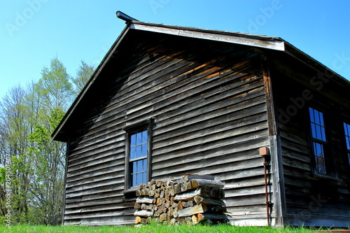 暖房用の薪が積まれた小屋のある風景 Stock Photo Adobe Stock 暖房用の薪が積まれた小屋のある風景 Stock Photo Adobe Stock