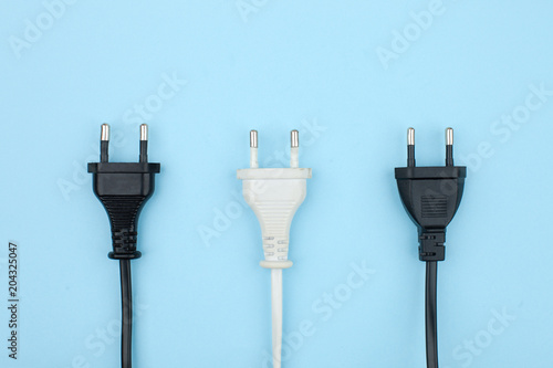 Fotografía Trendy flat lay minimal concept, unplugged cord on blue background
