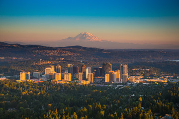 Fototapete - Downton Bellevue, Washington with Mt. Rainier
