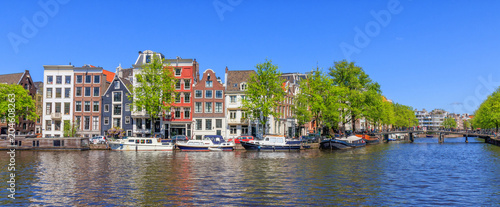 Plakat Panorama Widok Domów W Pobliżu Kanałów W Amsterdamie