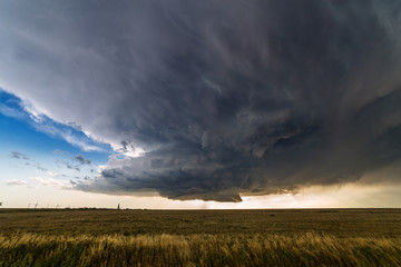 Wall Mural - Supercell thunderstorm spinning across southeastern Colorado.