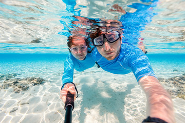 Poster - Couple snorkeling