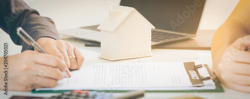 Cuadros en Lienzo Client Signs Document to Buy House and Real Estate