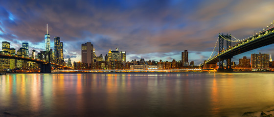 Wall Mural - Brooklyn bridge and Manhattan bridge after sunset, New York City