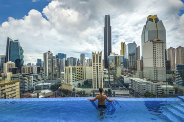 Fototapete - Swimming pool view of the modern skyline of Panama City ,