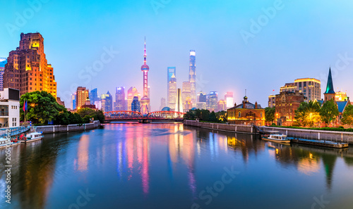 Zdjęcie XXL piękna noc w Szanghaju, widok z rzeki Suzhou