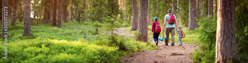 Fotomural Father and boys going camping with tent in nature