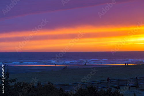 Fényképezés Sunset along Boardwalk in Long Beach Washington