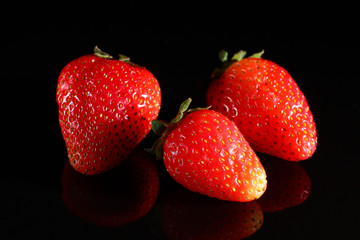 Poster - Strawberries on a dark glossy background