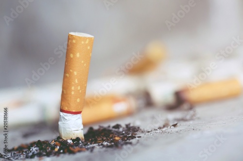 Fényképezés smoking a cigarette. pulverize the floor.