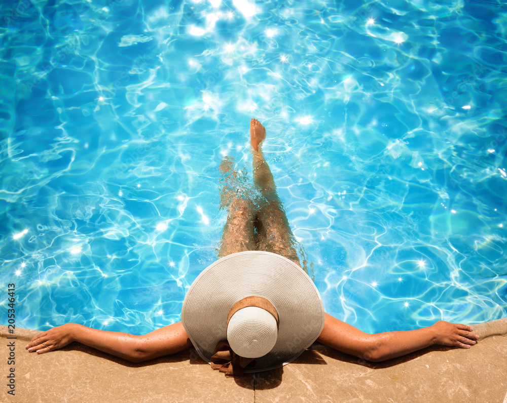 Woman Relaxing In The Pool
 - obrazy, fototapety, plakaty 