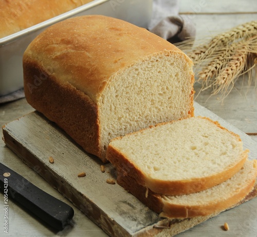 Fotografía Homemade bread loaf sliced, selective focus