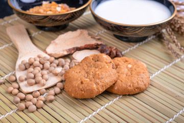 cookie Croissant grains and milk