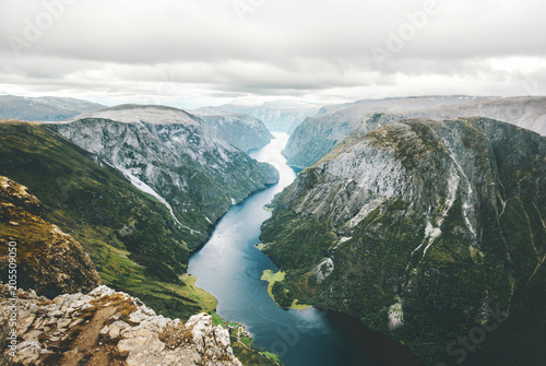Dekoracja na wymiar  norwegia-krajobraz-fiord-i-gory-widok-z-lotu-ptaka-naeroyfjord-piekna-sceneria-skandynawska