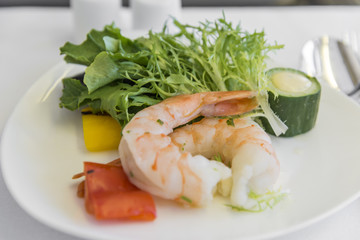 Set inflight meal shrimp on a tray, on a white table