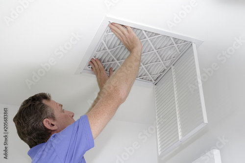 Cuadros en Lienzo New Air Filter in Ceiling
Male pushing a clean air filter into place in the ceiling with both hands