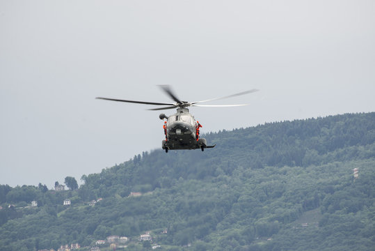 Fototapete - Elicottero per il soccorso in mare