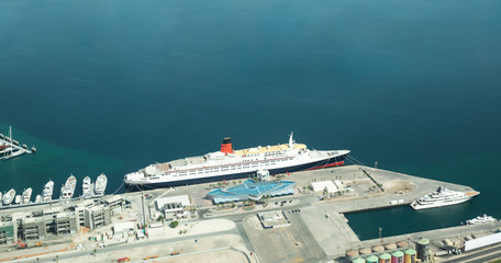 Wall Mural - The Queen Elizabeth II in Dubai port.