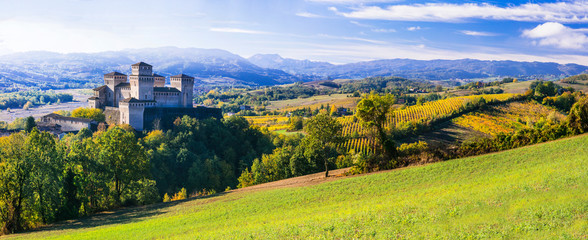 Canvas Print - Medieval castles and wineyards of Italy - Castello di Torrechara (Parma)