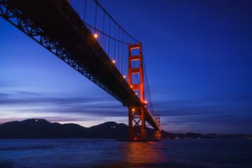 Fototapete - The Golden Gate Bridge at Dusk