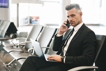 Canvas Print - Successful mature businessman talking on mobile phone