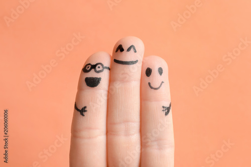 Fingers with drawings of happy faces against color background Tableau sur Toile