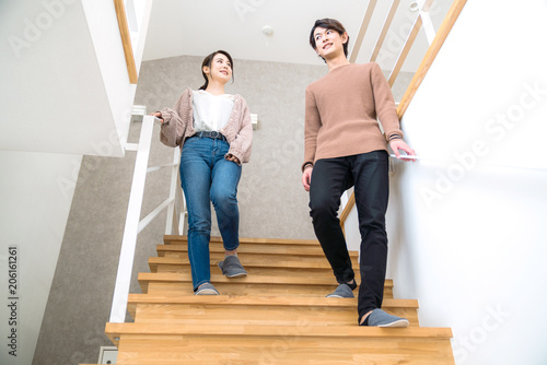 階段を降りるカップル Buy This Stock Photo And Explore Similar Images At Adobe Stock Adobe Stock 階段を降りるカップル Buy This Stock Photo And Explore Similar Images At Adobe Stock Adobe Stock