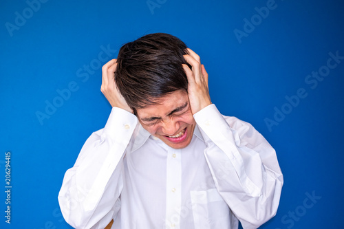 頭を抑える男性 Stock 写真 Adobe Stock
