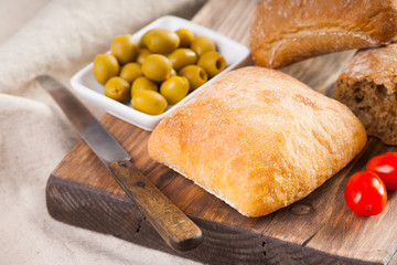 Canvas Print - Homemade bread, tomatoes, olives and knife 