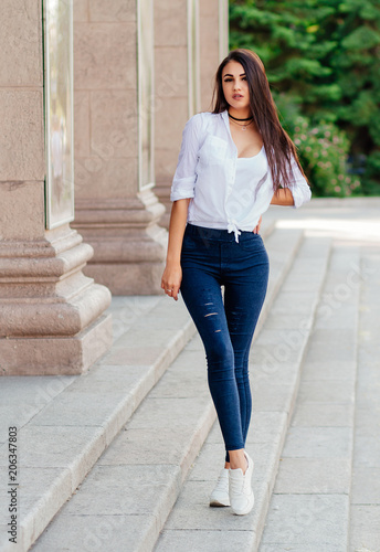 stylish jeans and shirts for ladies