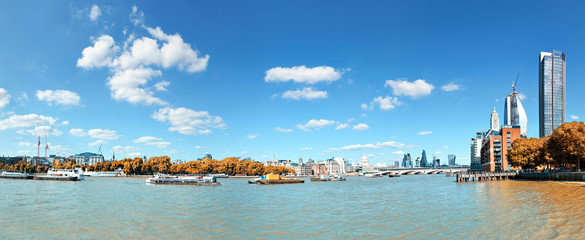 Fototapete - London, view over river Thames on St. Paul's cathedral and Blackfriars bridge