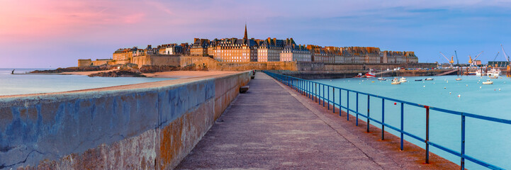 Wall Mural - Panoramic view of walled city Saint-Malo with St Vincent Cathedral at sunset. Saint-Maol is famous port city of Privateers is known as city corsaire, Brittany, France