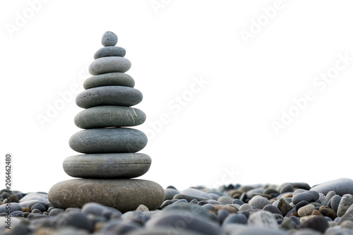 Fotografía a pyramid of stones on a pebble beach isolated on a white background