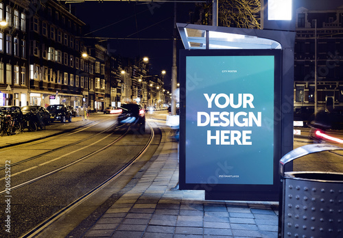 Download Bus Stop Advertising Kiosk at Night Mockup plantilla de Stock | Adobe Stock