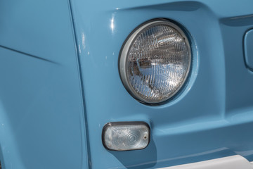 自動車のヘッドライト　Headlight of the old car