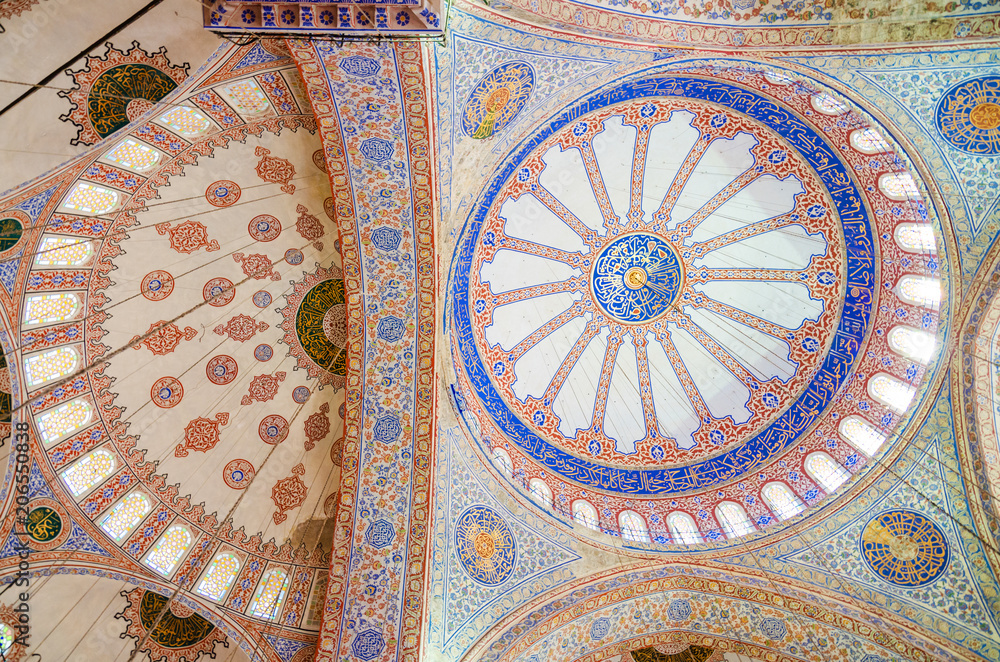 Interior Of Famous Blue Mosque In Istanbul Turkey Foto