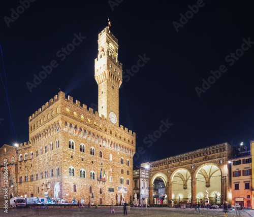 Plakat Stary pałac Palazzo Vecchio na placu Madame Florencja noc