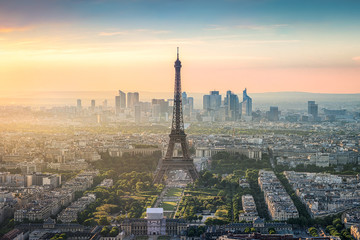 Fototapete - Paris Skyline mit Eiffelturm und La Defense bei Sonnenuntergang