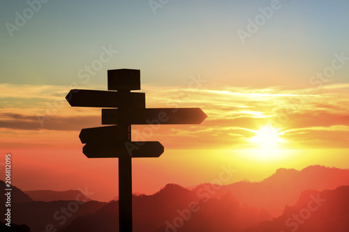 Fotografía Silhouette of a signpost in a colorful sunset