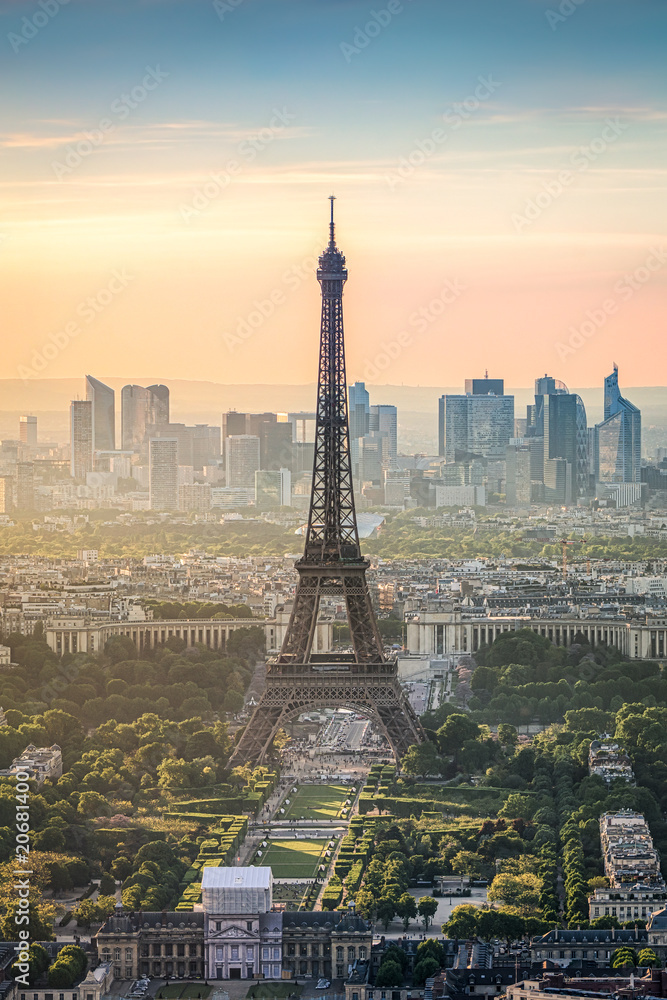 Wieża Eiffla w Paryżu, Francja - obrazy, fototapety, plakaty 