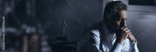 Cuadros en Lienzo Alcoholic businessman in depression