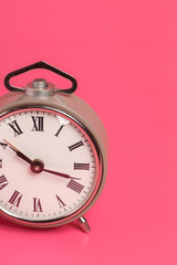 Wall Mural - alarm clock on pink background