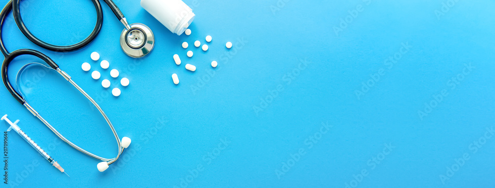 Pills and medical equiupments on light blue banner background - obrazy, fototapety, plakaty 