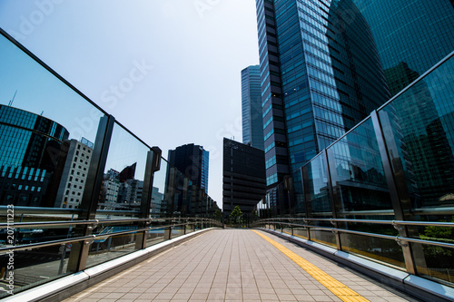 東京都ー都市風景 汐留ビル群に続くガラス張りの歩道橋 Stock Photo Adobe Stock 東京都ー都市風景 汐留ビル群に続くガラス張りの歩道橋 Stock Photo Adobe Stock