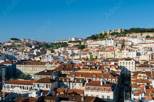 Plakat Podniesiony widok na panoramę Lizbony.