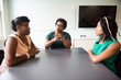 © R. Dione Foto/Creative Flame - Businesswomen discussing in boardroom