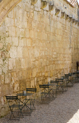 Wall Mural - Kreuzgang des Franziskanerklosters in Saint-Émilion