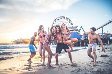 Wall Mural - Friends having fun on the beach