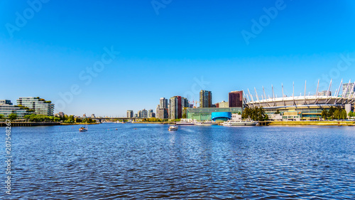 Obraz na płótnie Linia horyzontu miasto Vancouver, kolumbiowie brytyjska, Kanada jak widzieć od Fałszywego zatoczka wpusta na jasnym letnim dniu